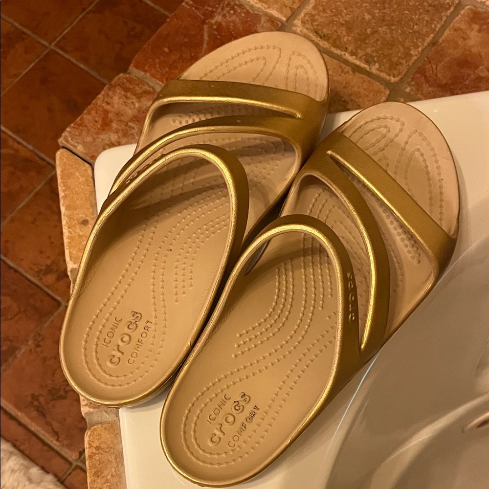 CROCS Women’s Metallic Gold Slide Sandals